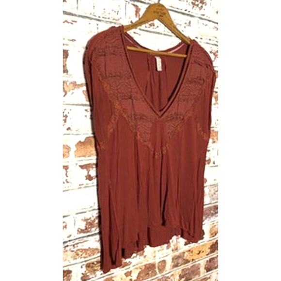 Free People Abigail Flowing Oversized V-Neck Lace-Crochet Detailing Tee in Wine - Picture 6 of 12